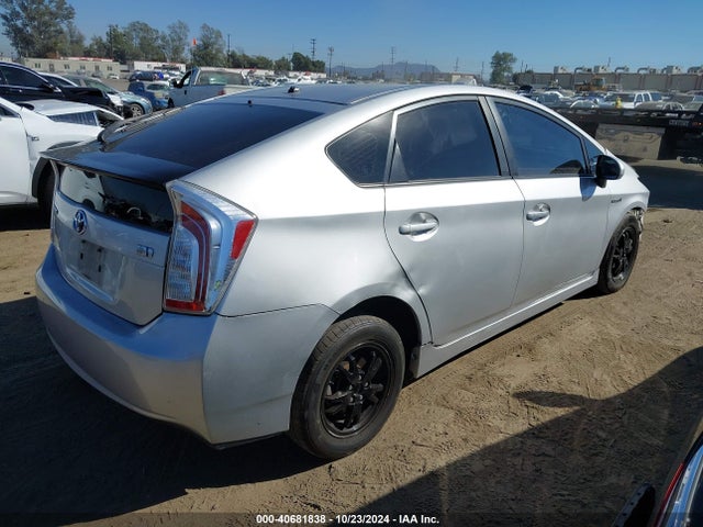 Toyota Prius Two 2015 JTDKN3DU9F0462946 Image 4