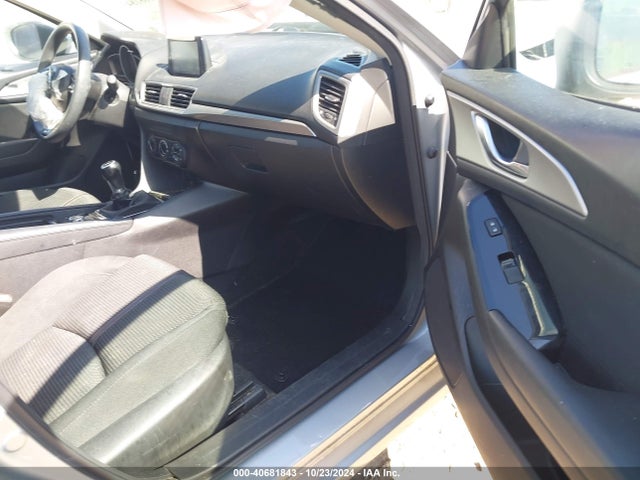 3MZBN1U75JM200679 Mazda Mazda3 Sport