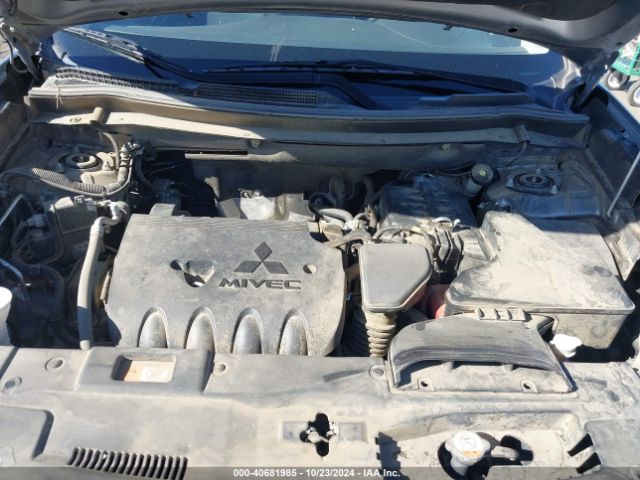 JA4AD2A38HZ001945 Mitsubishi Outlander Es