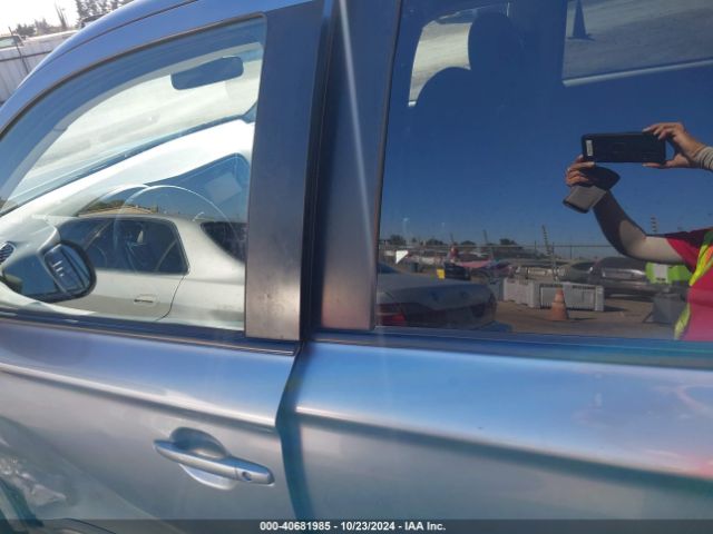 JA4AD2A38HZ001945 Mitsubishi Outlander Es