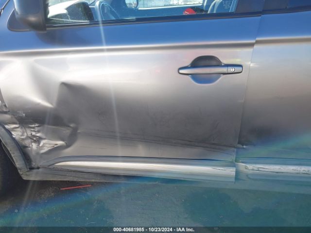 JA4AD2A38HZ001945 Mitsubishi Outlander Es