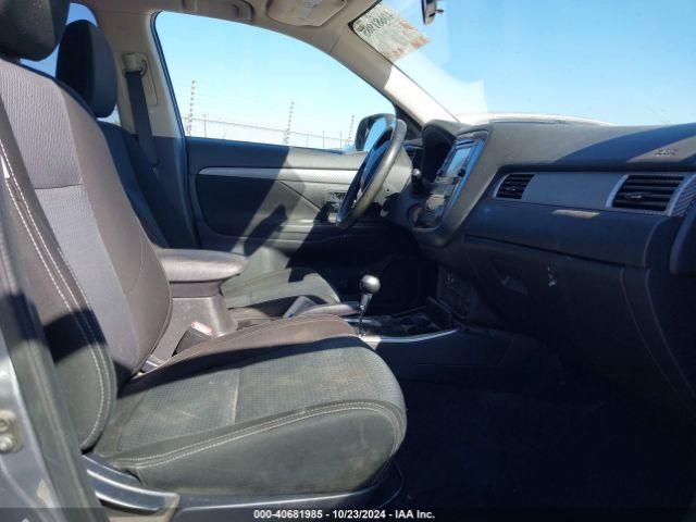 JA4AD2A38HZ001945 Mitsubishi Outlander Es