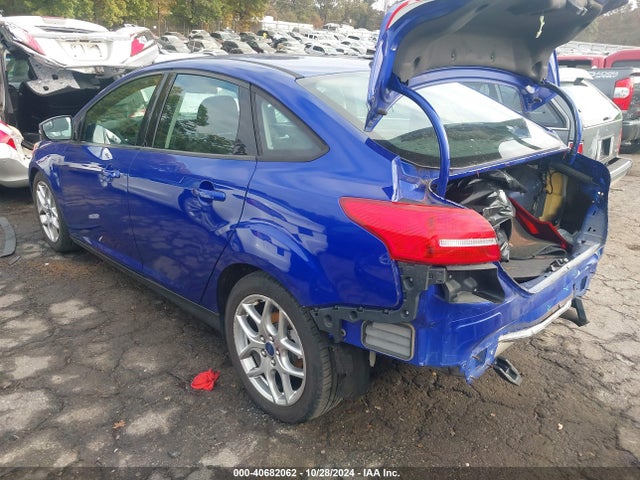 Ford FOCUS SE 2015 1FADP3F24FL343141 Image 3