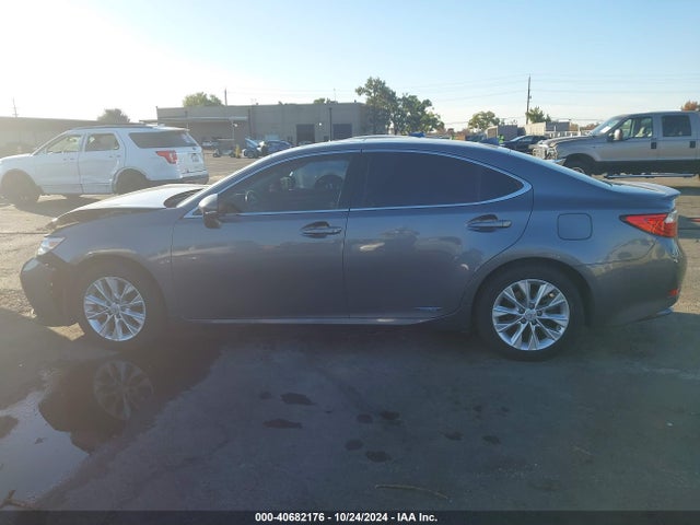 JTHBW1GG9F2088591 Lexus ES 300H