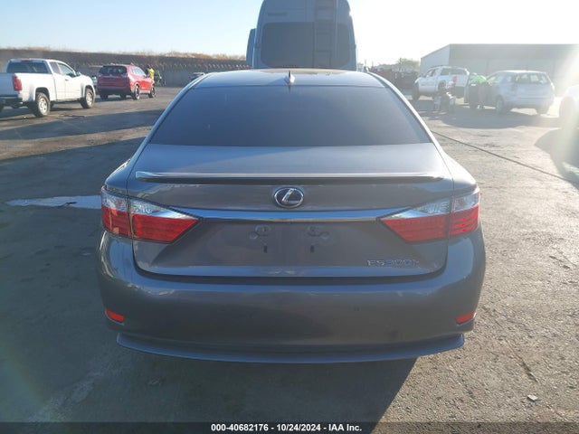 JTHBW1GG9F2088591 Lexus ES 300H