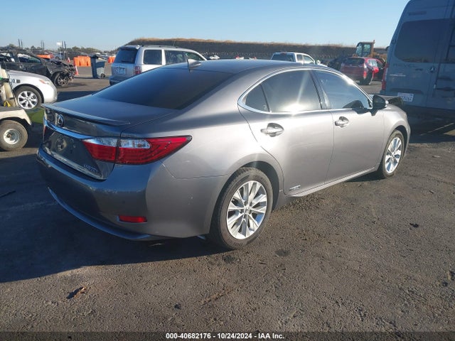 JTHBW1GG9F2088591 Lexus ES 300H