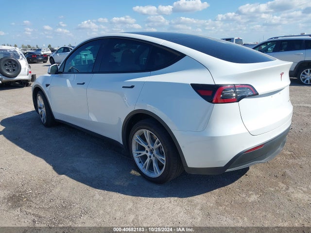 2021 TESLA MODEL Y 5YJYGDEE8MF299609 Photo 2
