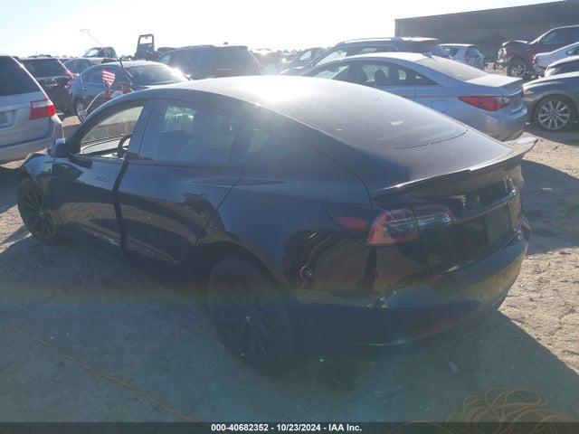 2021 TESLA MODEL 3 5YJ3E1EB4MF015588 Photo 2