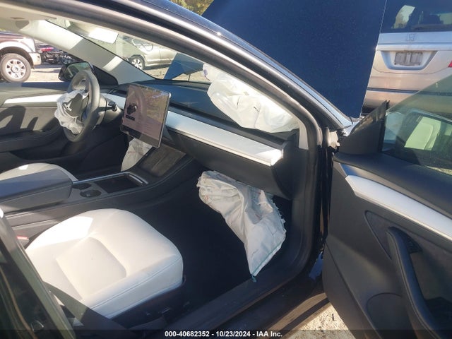 2021 TESLA MODEL 3 5YJ3E1EB4MF015588 Photo 4