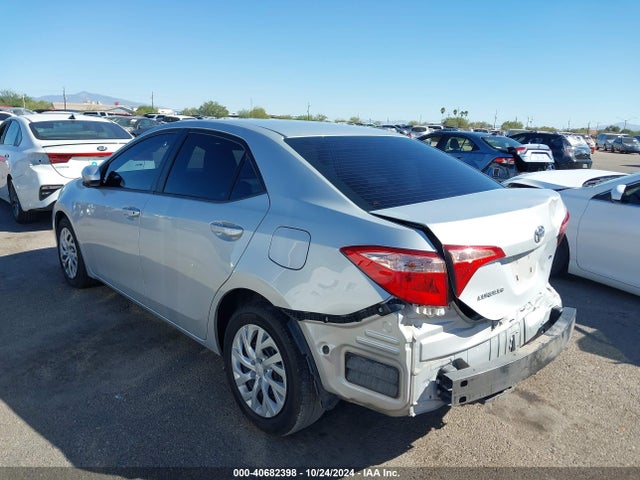Toyota COROLLA LE 2018 2T1BURHE1JC067862 Image 3