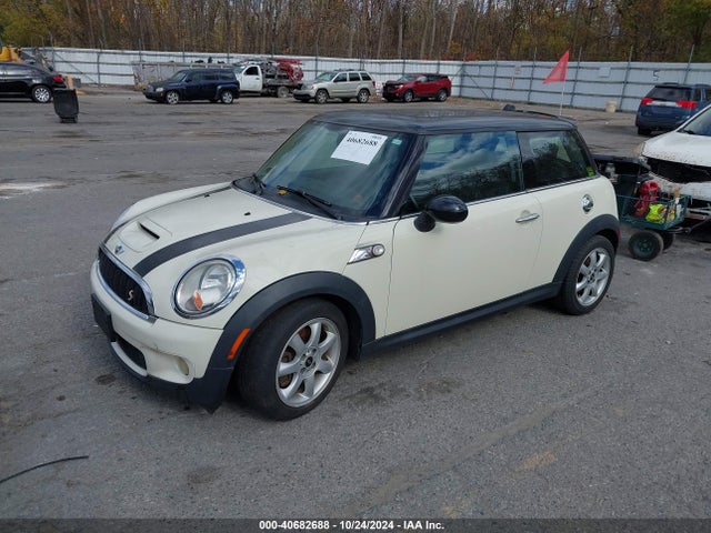 2010 MINI COOPER S WMWMF7C57ATX41842 Photo 1