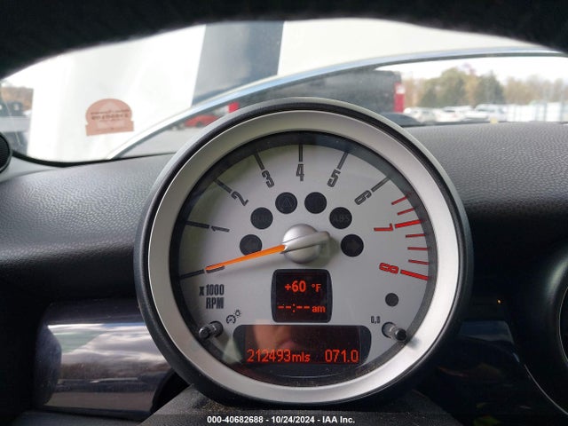 2010 MINI COOPER S WMWMF7C57ATX41842 Photo 6