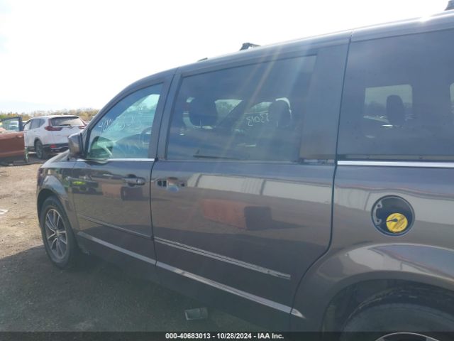 2C4RDGCG2HR711035 Dodge Grand Caravan Sxt