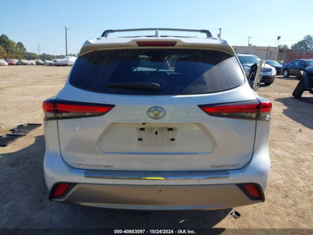 5TDFZRAH2NS123988 Toyota Highlander Platinum