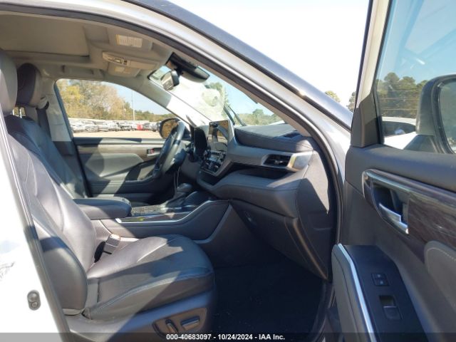 5TDFZRAH2NS123988 Toyota Highlander Platinum