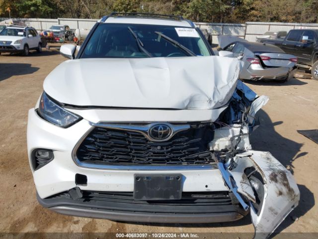 5TDFZRAH2NS123988 Toyota Highlander Platinum