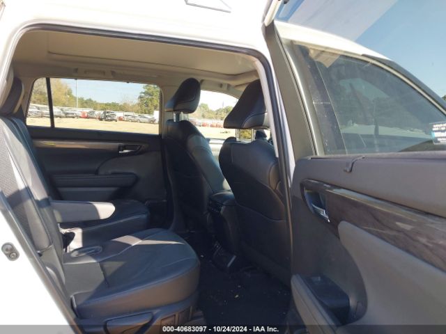 5TDFZRAH2NS123988 Toyota Highlander Platinum