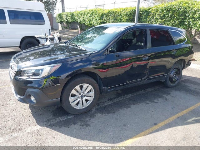 Subaru Outback 2.5i Premium 2018 4S4BSACC6J3200827 Image 2