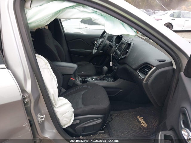 1C4PJLCB5KD358619 Jeep Cherokee Latitude Fwd