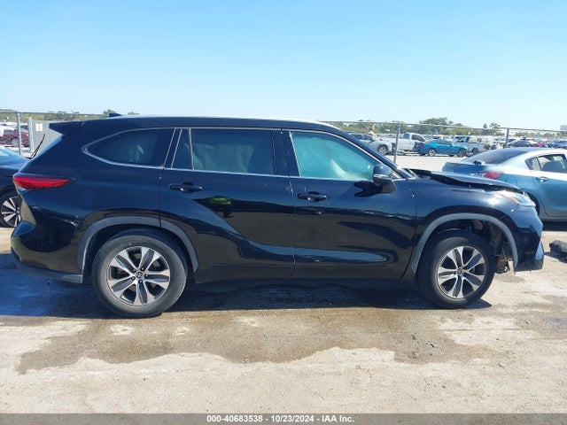 Toyota Highlander Xle 2022 5TDGZRAH2NS545084 Image 14