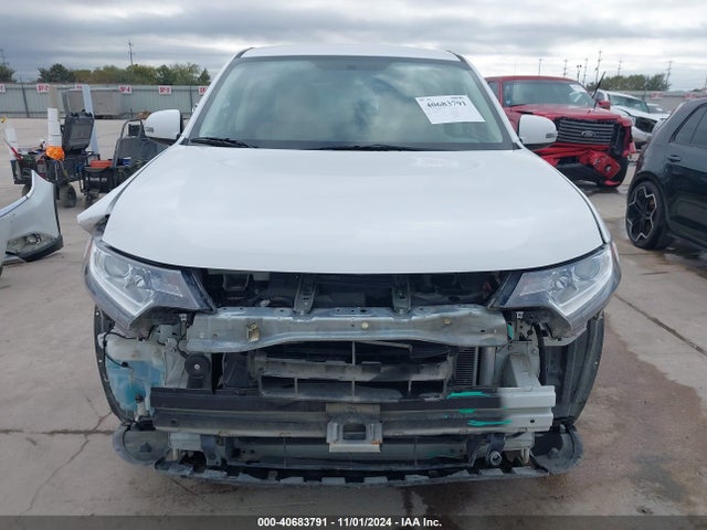 JA4AD3A31HZ058915 Mitsubishi Outlander Se