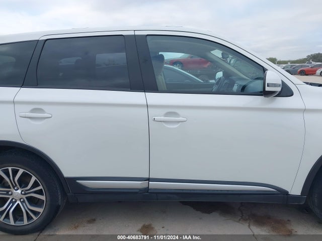 JA4AD3A31HZ058915 Mitsubishi Outlander Se