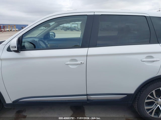 JA4AD3A31HZ058915 Mitsubishi Outlander Se