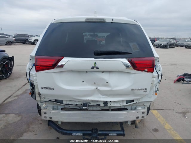 JA4AD3A31HZ058915 Mitsubishi Outlander Se