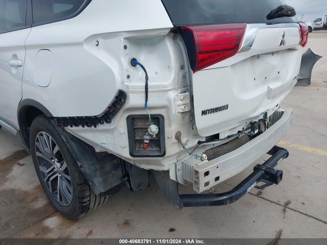 JA4AD3A31HZ058915 Mitsubishi Outlander Se