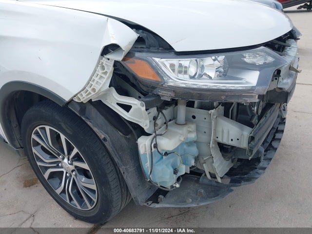 JA4AD3A31HZ058915 Mitsubishi Outlander Se