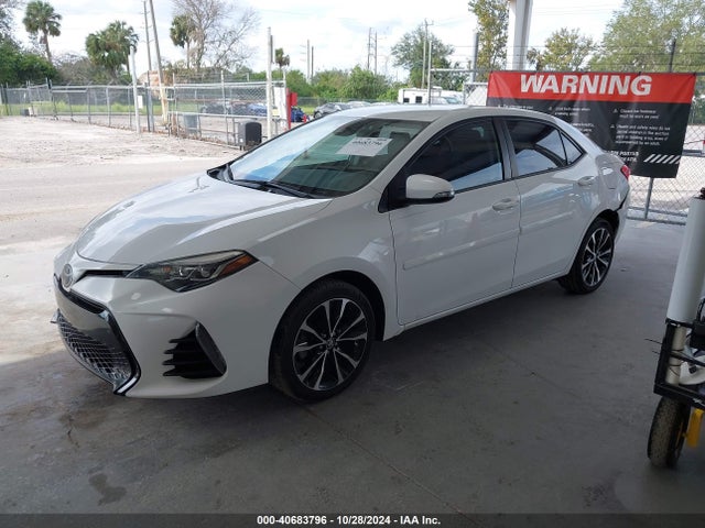 Toyota COROLLA SE 2018 5YFBURHE3JP758066 Image 2