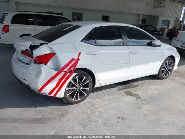 Toyota COROLLA SE 2018 5YFBURHE3JP758066 Image 4