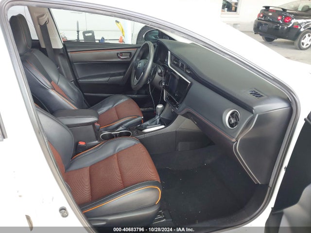 Toyota COROLLA SE 2018 5YFBURHE3JP758066 Image 5