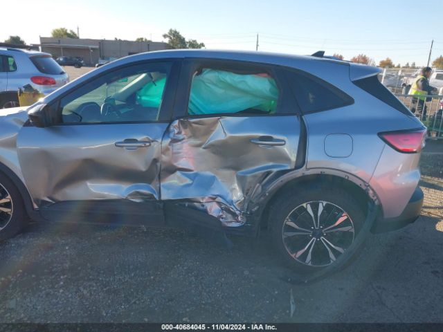1FMCU0G63NUB85412 Ford ESCAPE SE