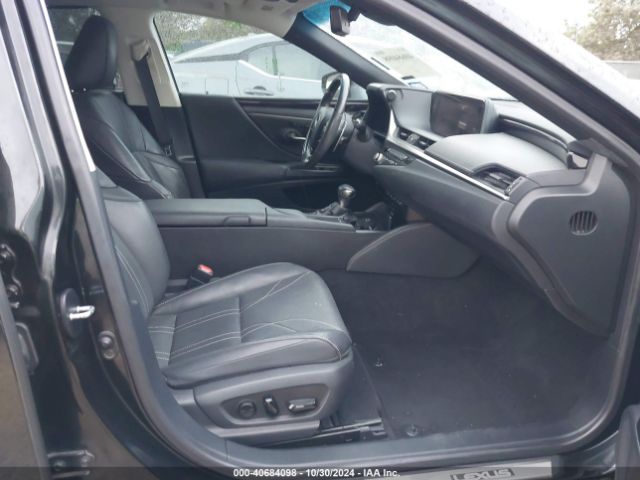 58AFA1C13MU013099 Lexus Es 300h Ultra Luxury