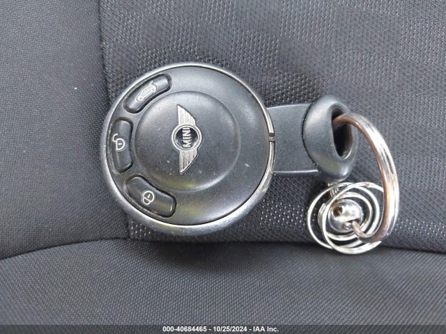 2011 MINI COOPER S WMWSV3C56BTY15501 Photo 10