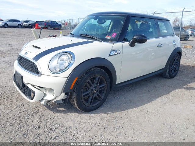 2011 MINI COOPER S WMWSV3C56BTY15501 Photo 1