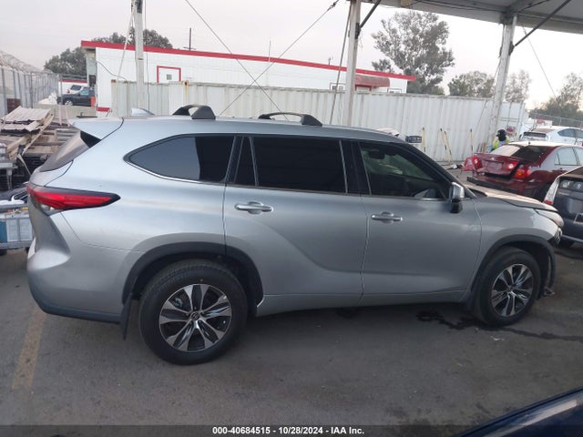 Toyota Highlander Xle 2022 5TDHZRBH7NS231210 Image 14