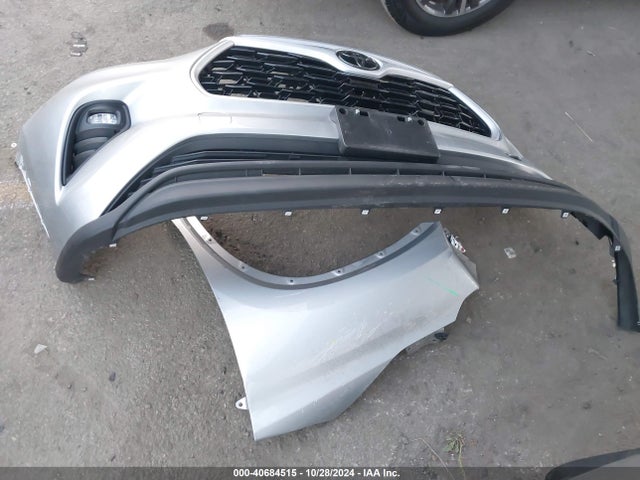 Toyota Highlander Xle 2022 5TDHZRBH7NS231210 Image 12