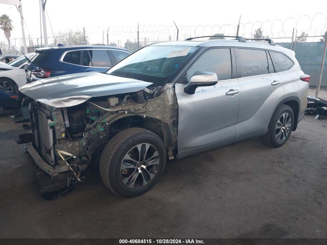 Toyota Highlander Xle 2022 5TDHZRBH7NS231210 Image 2