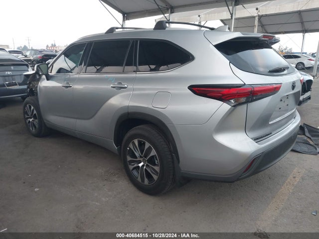 Toyota Highlander Xle 2022 5TDHZRBH7NS231210 Image 3