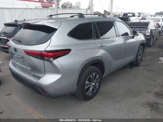 Toyota Highlander Xle 2022 5TDHZRBH7NS231210 Image 4