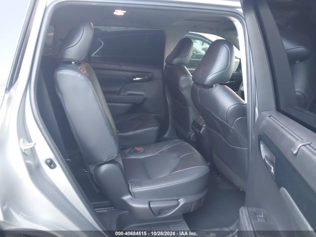 Toyota Highlander Xle 2022 5TDHZRBH7NS231210 Image 8