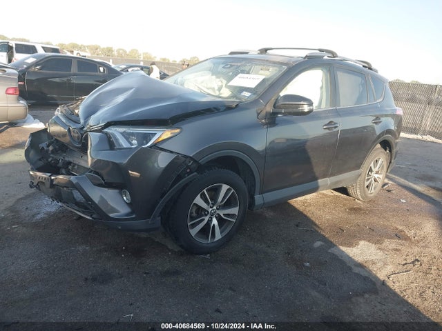 Toyota Rav4 Xle 2017 JTMWFREV8HJ706432 Image 2