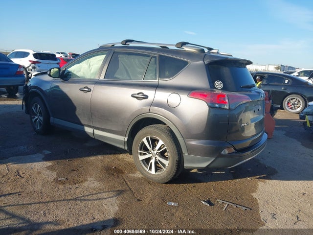 Toyota Rav4 Xle 2017 JTMWFREV8HJ706432 Image 3