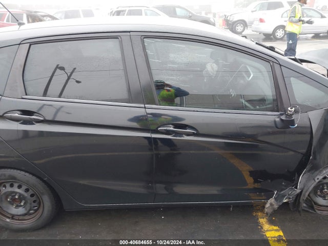 Honda FIT LX 2015 3HGGK5H5XFM786869 Image 13