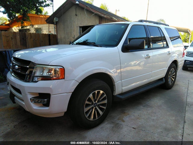 Ford Expedition 2014 1FMJU1JTGEF52322 Image 2