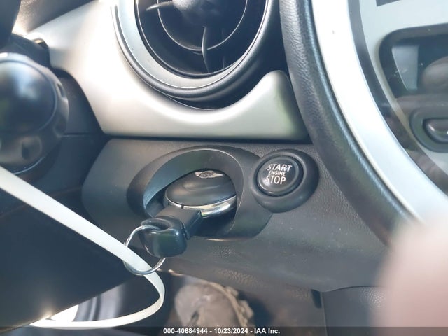 2011 MINI COOPER WMWSU3C50BT182030 Photo 10