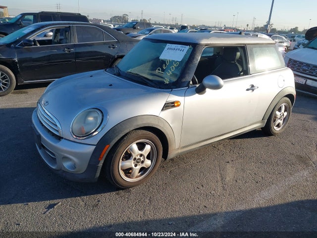 2011 MINI COOPER WMWSU3C50BT182030 Photo 1