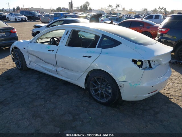 2022 TESLA MODEL 3 5YJ3E1EA4NF104389 Photo 2